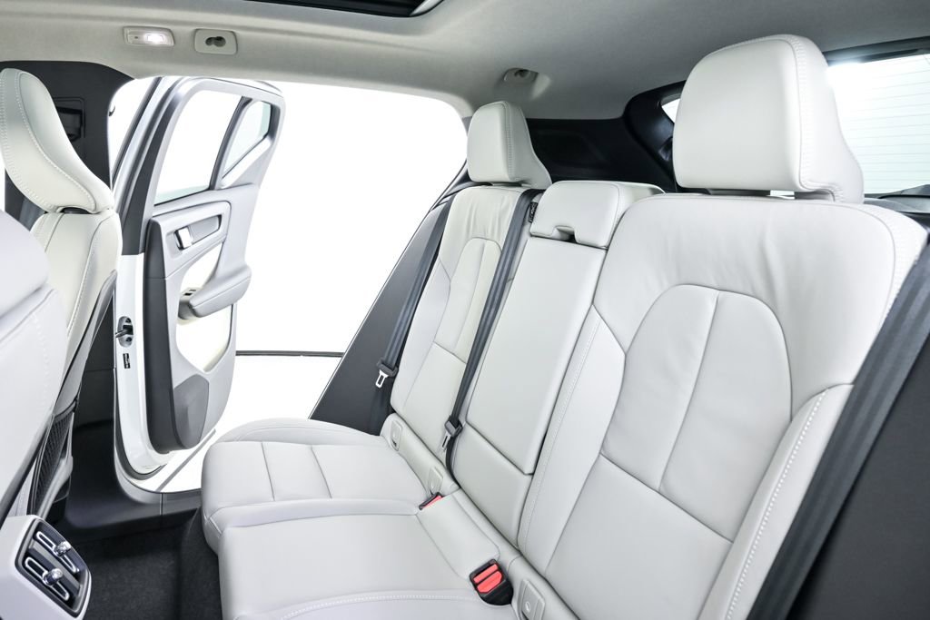 New 2026 Volvo XC40 B5 Ultra w/ Protection Package Premier image 21