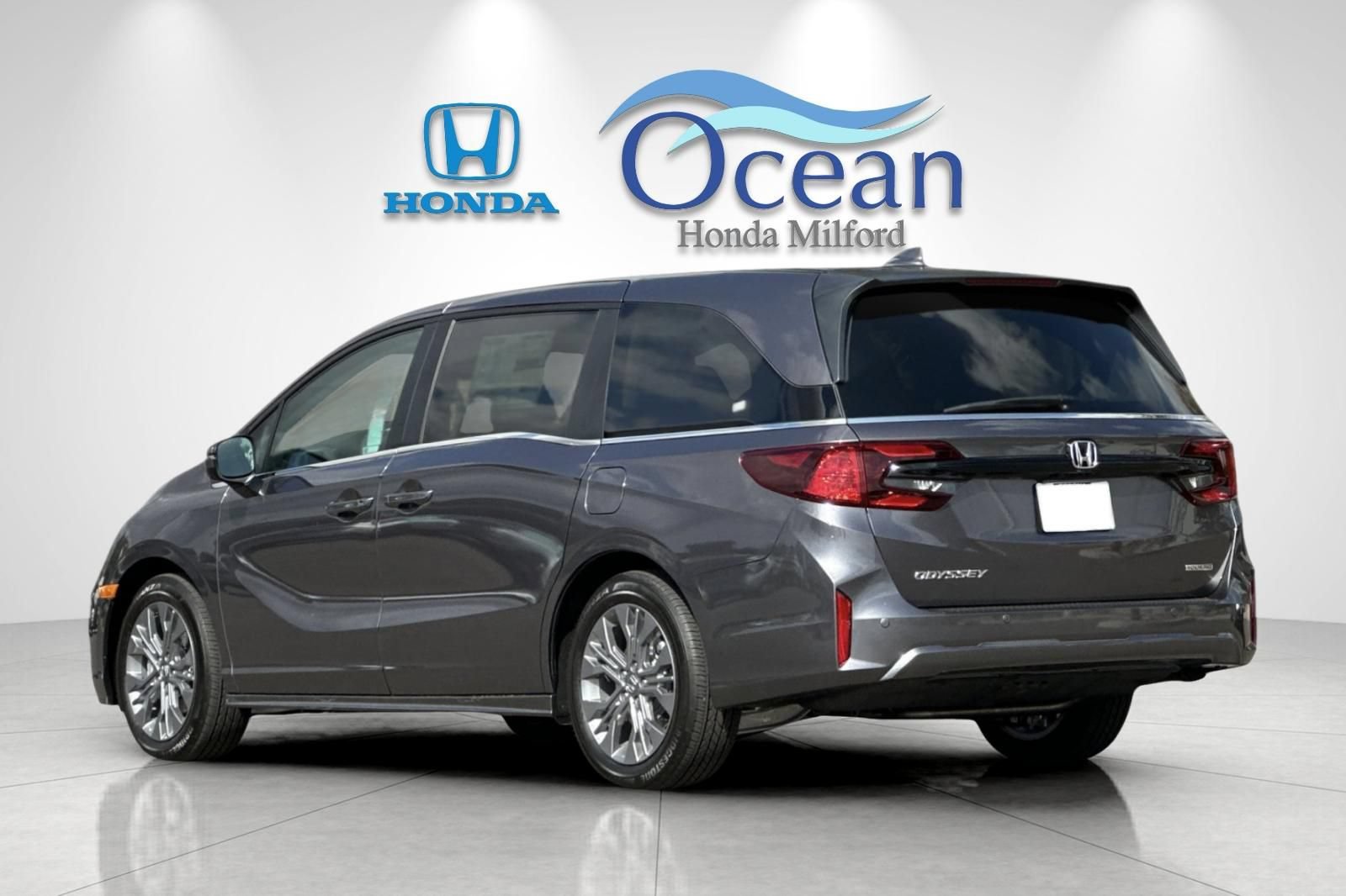 New 2026 Honda Odyssey Touring image 3