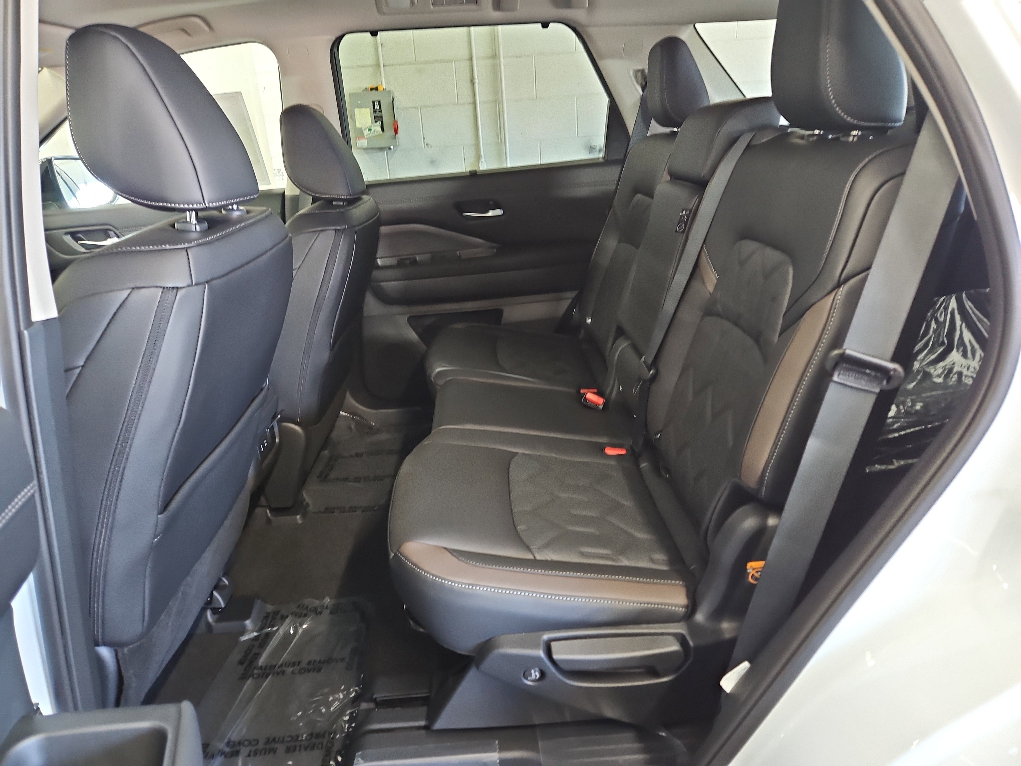 New 2026 Nissan Pathfinder Platinum w/ Cargo Package AWD/4WD image 10
