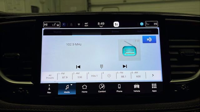 Used 2024 Chrysler Pacifica Select image 36