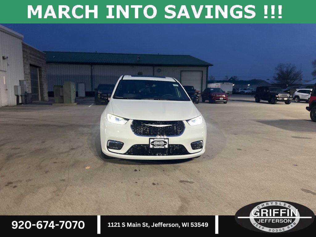 New 2026 Chrysler Pacifica Select image 4