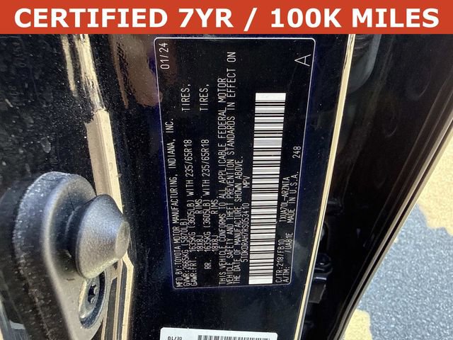 Used 2024 Toyota Highlander LE FWD image 28