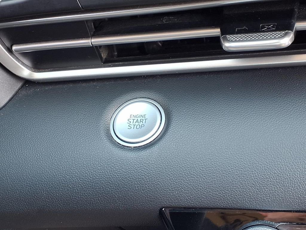 Used 2023 Hyundai Elantra SEL image 11