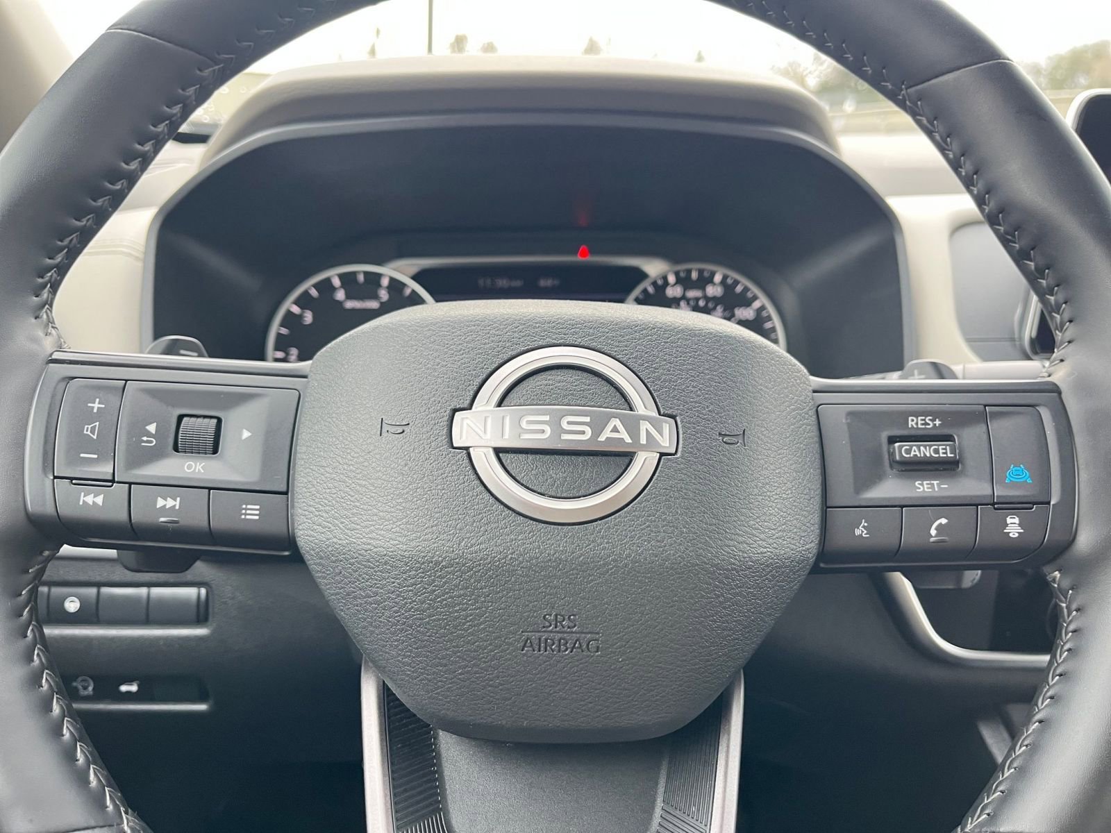 Used 2025 Nissan Rogue SV image 30