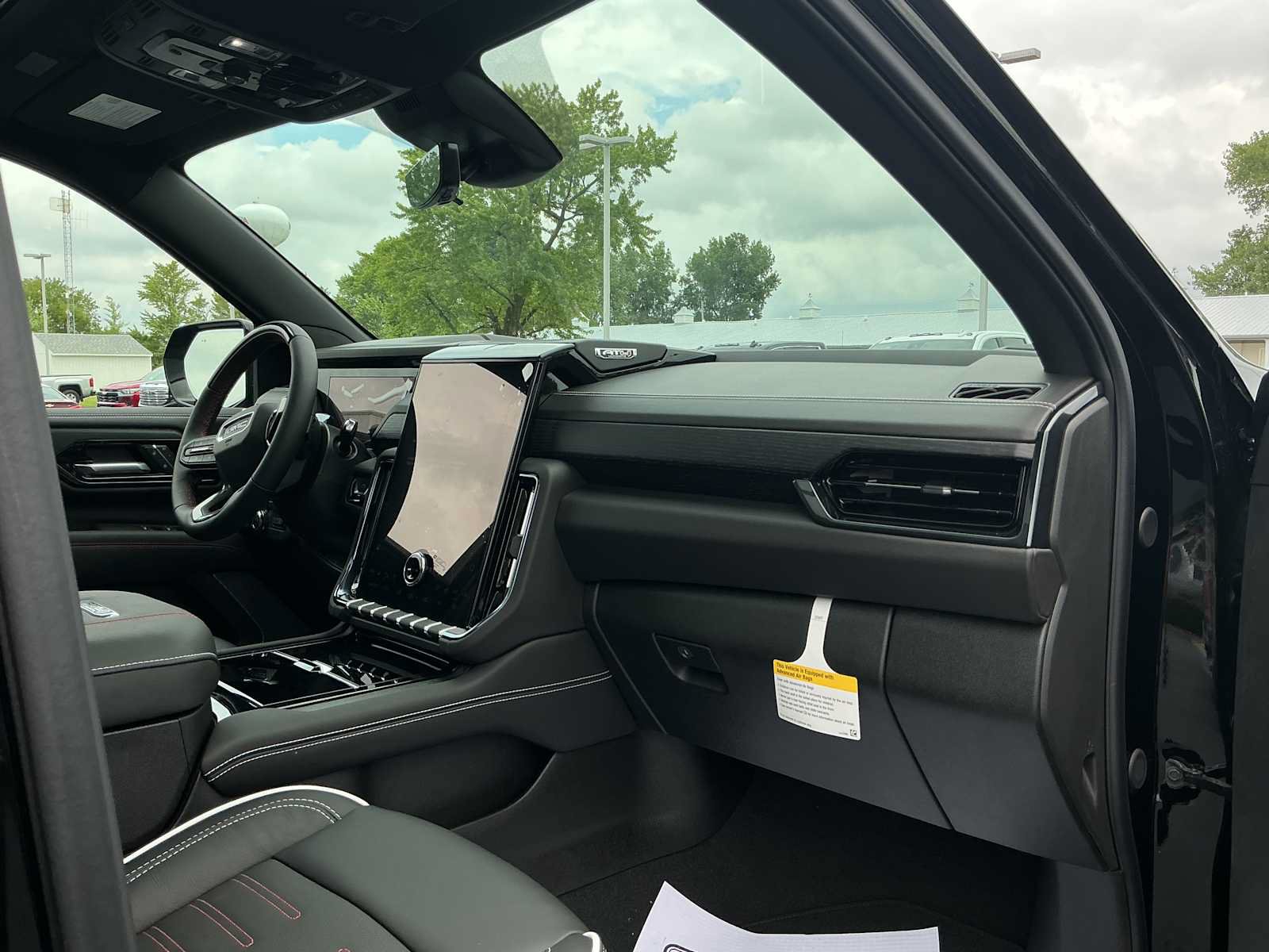 New 2026 GMC Yukon XL AT4 Ultimate AWD/4WD image 28