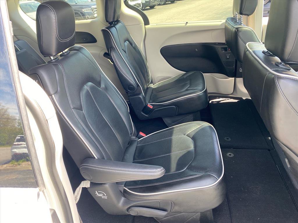 Used 2022 Chrysler Pacifica Limited AWD/4WD image 26