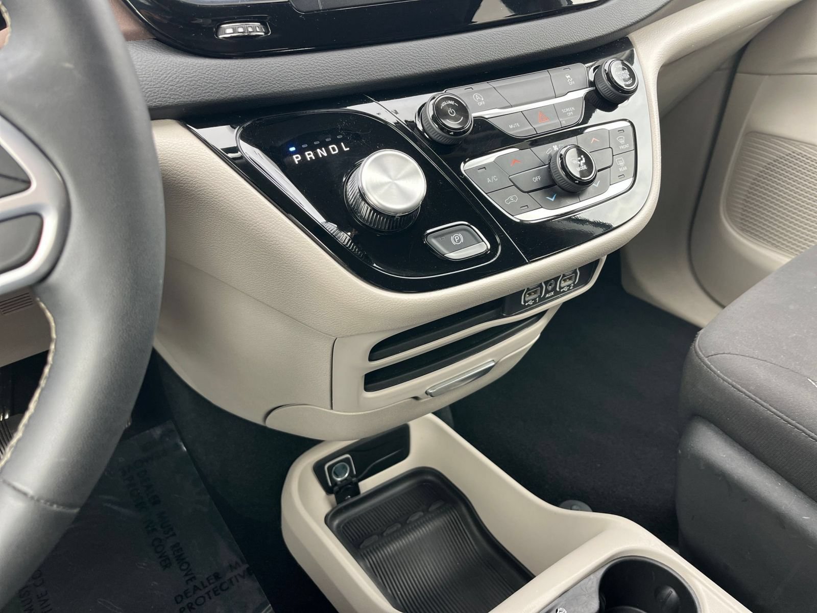 Used 2024 Chrysler Voyager LX FWD image 43