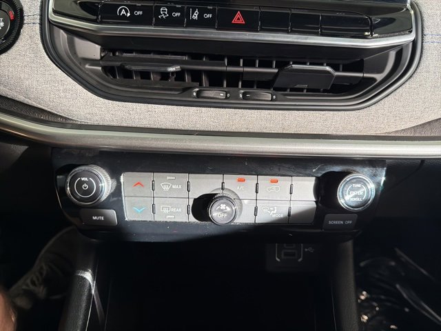 Used 2024 Jeep Compass Latitude w/ Sun and Sound Group image 28