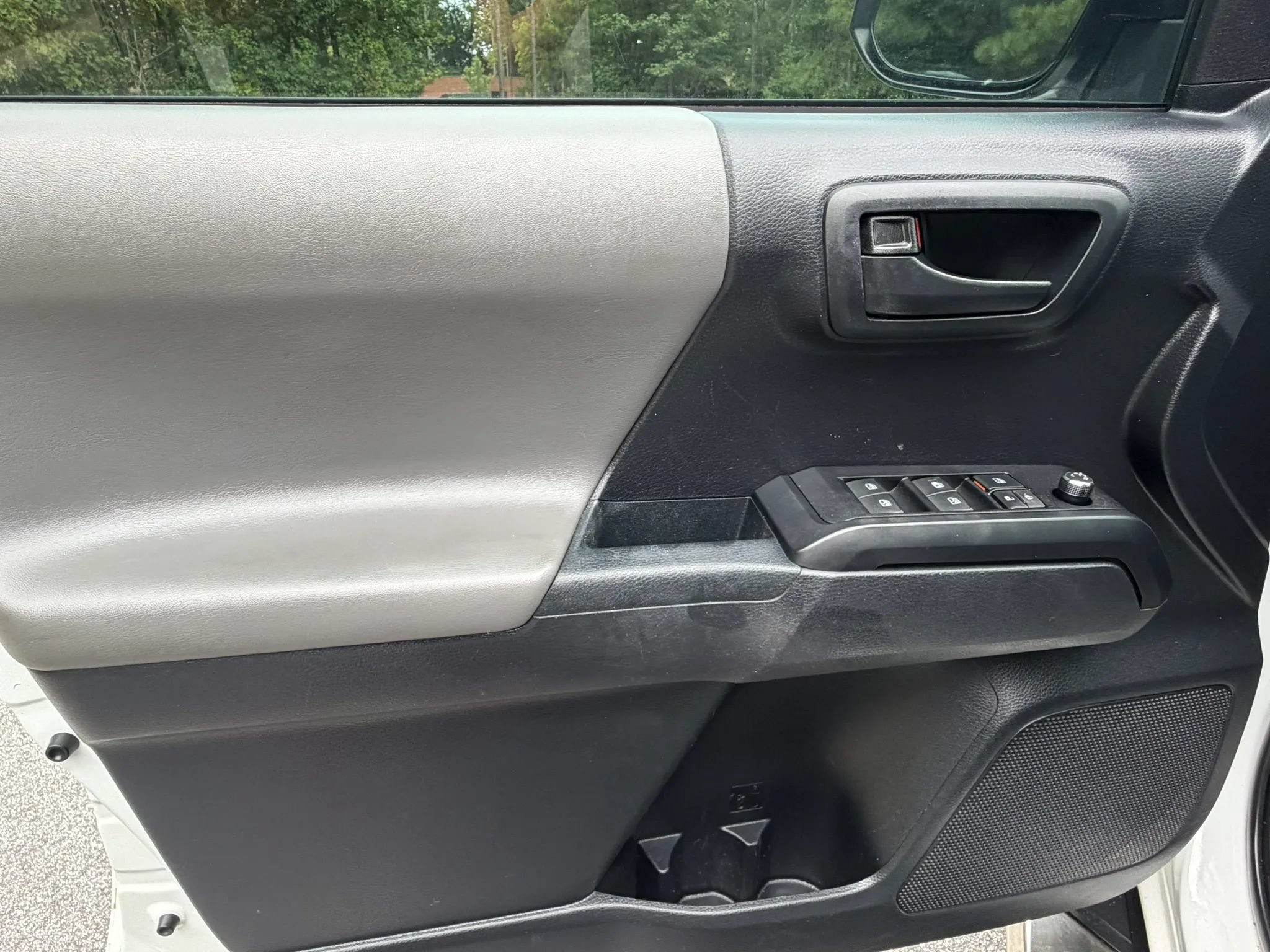 Used 2018 Toyota Tacoma SR w/ SR Convenience Package RWD image 14