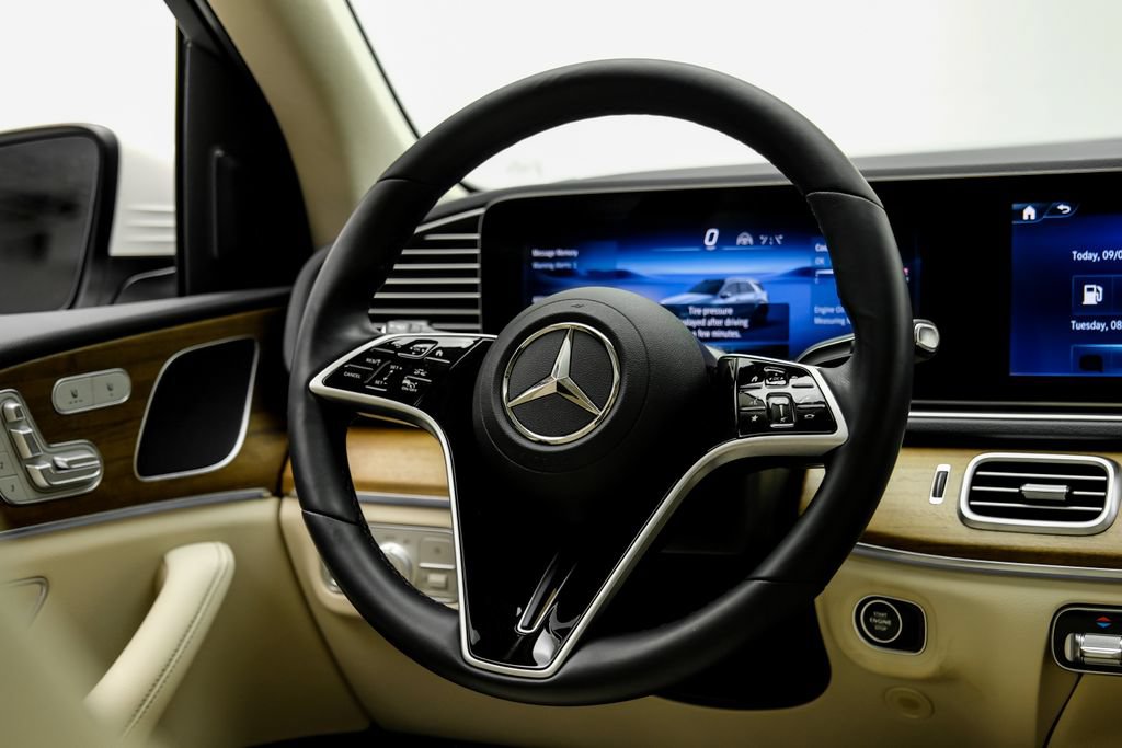 Used 2025 Mercedes-Benz GLE 450e 4MATIC w/ Driver Assistance Package image 18