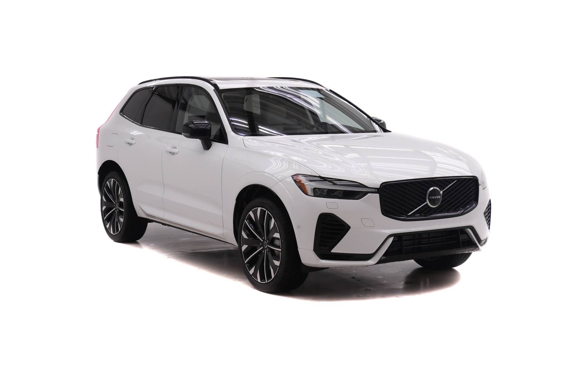New 2026 Volvo XC60 T8 Ultra w/ Climate Package AWD/4WD image 2