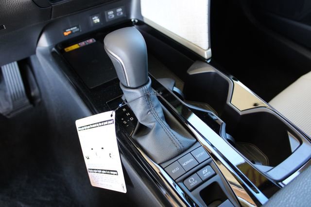 Used 2026 Toyota Camry XLE FWD image 22