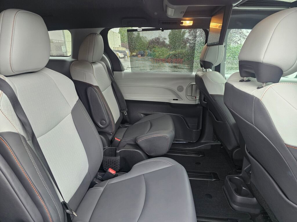 Used 2022 Toyota Sienna FWD image 14