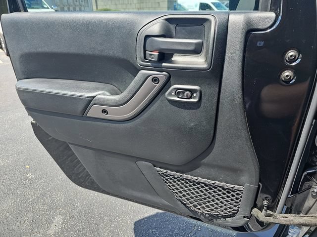 Used 2018 Jeep Wrangler Sahara AWD/4WD image 24