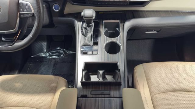 Used 2021 Toyota Sienna Limited FWD image 22