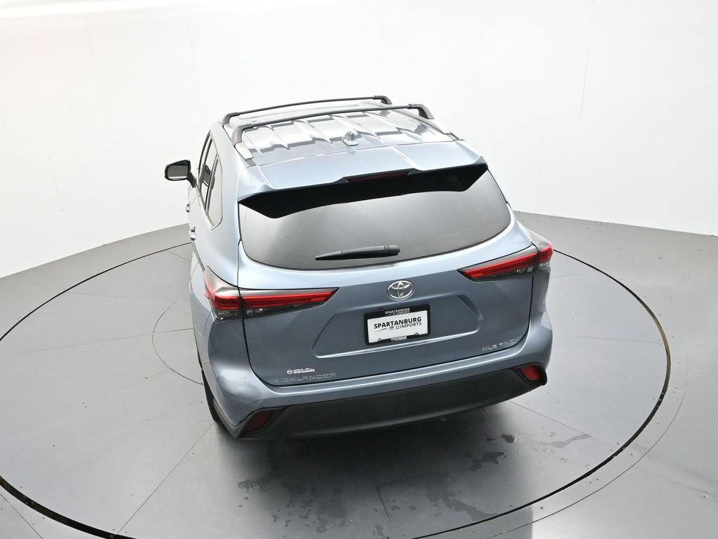 Used 2022 Toyota Highlander XLE AWD/4WD image 29
