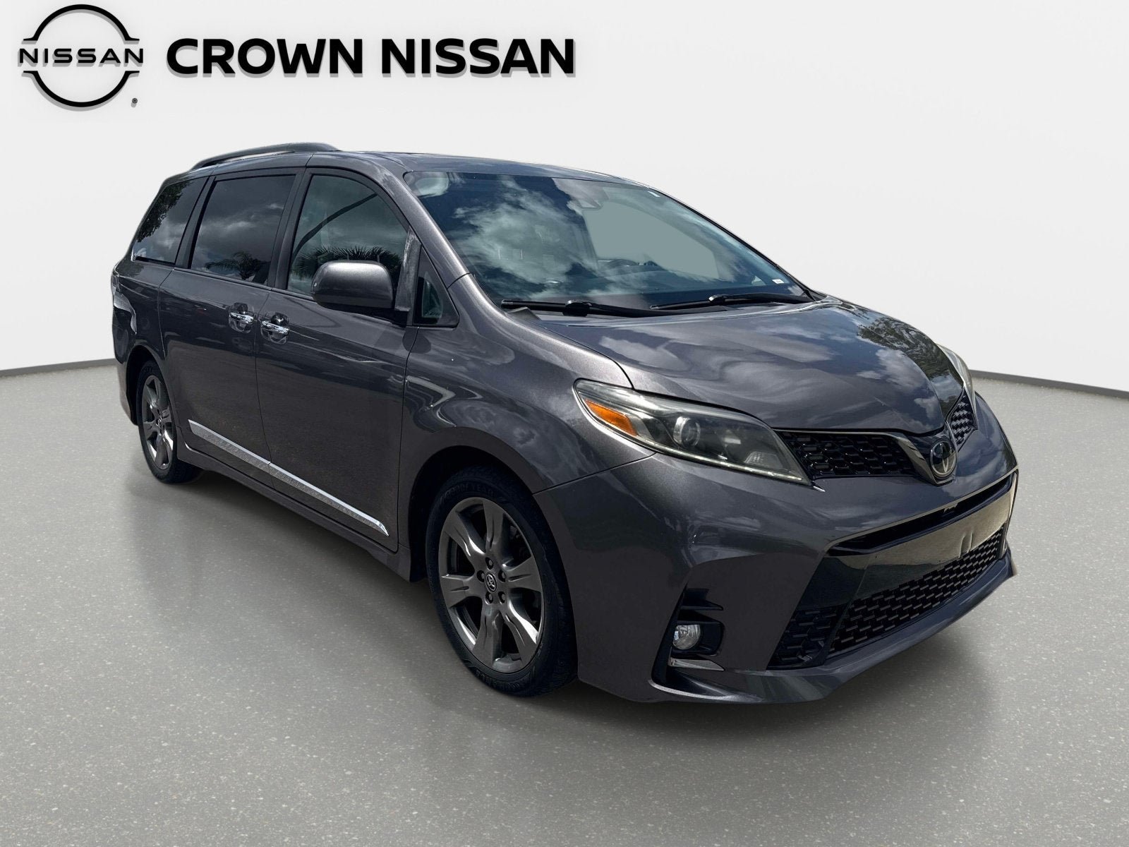 Used 2019 Toyota Sienna SE FWD image 12