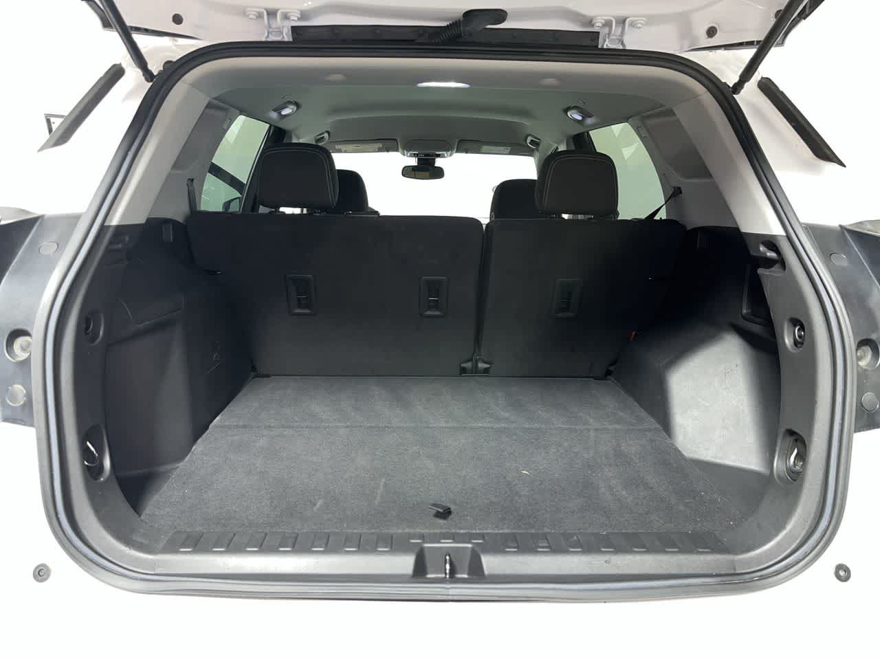 Used 2022 GMC Terrain SLE FWD image 28