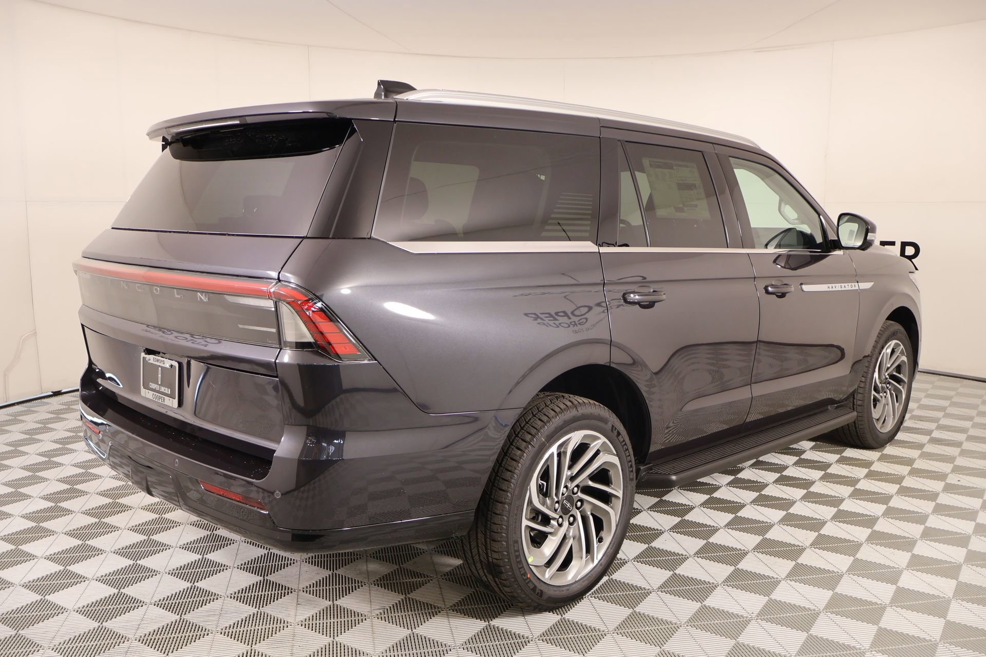 New 2026 Lincoln Navigator Premiere image 21