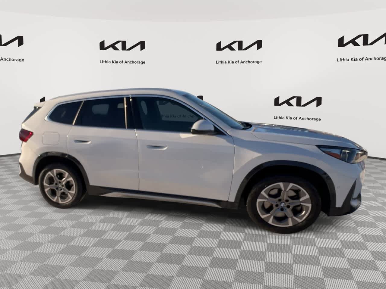 Used 2025 BMW X1 xDrive28i AWD/4WD image 2