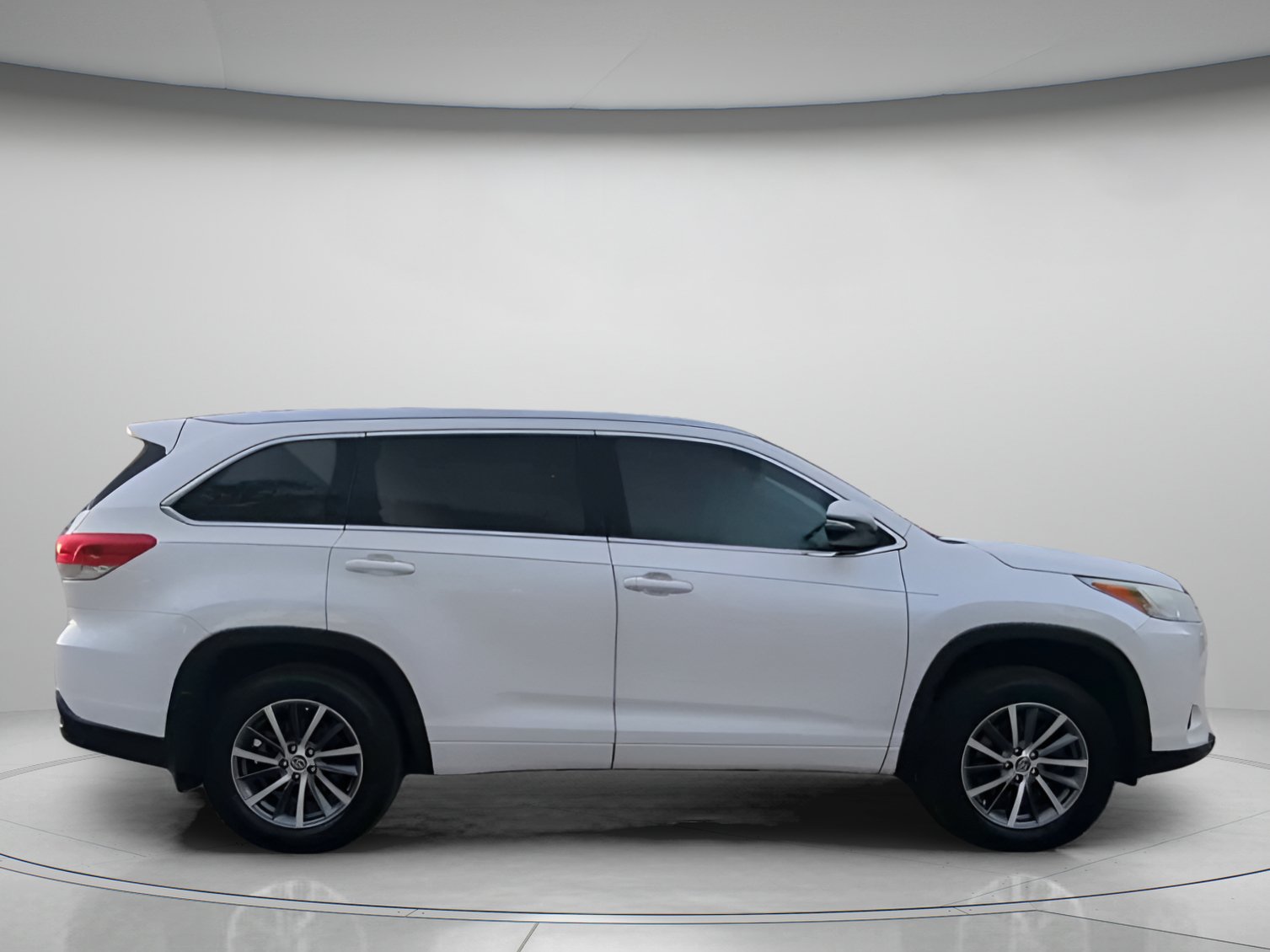 Used 2017 Toyota Highlander XLE AWD/4WD image 32
