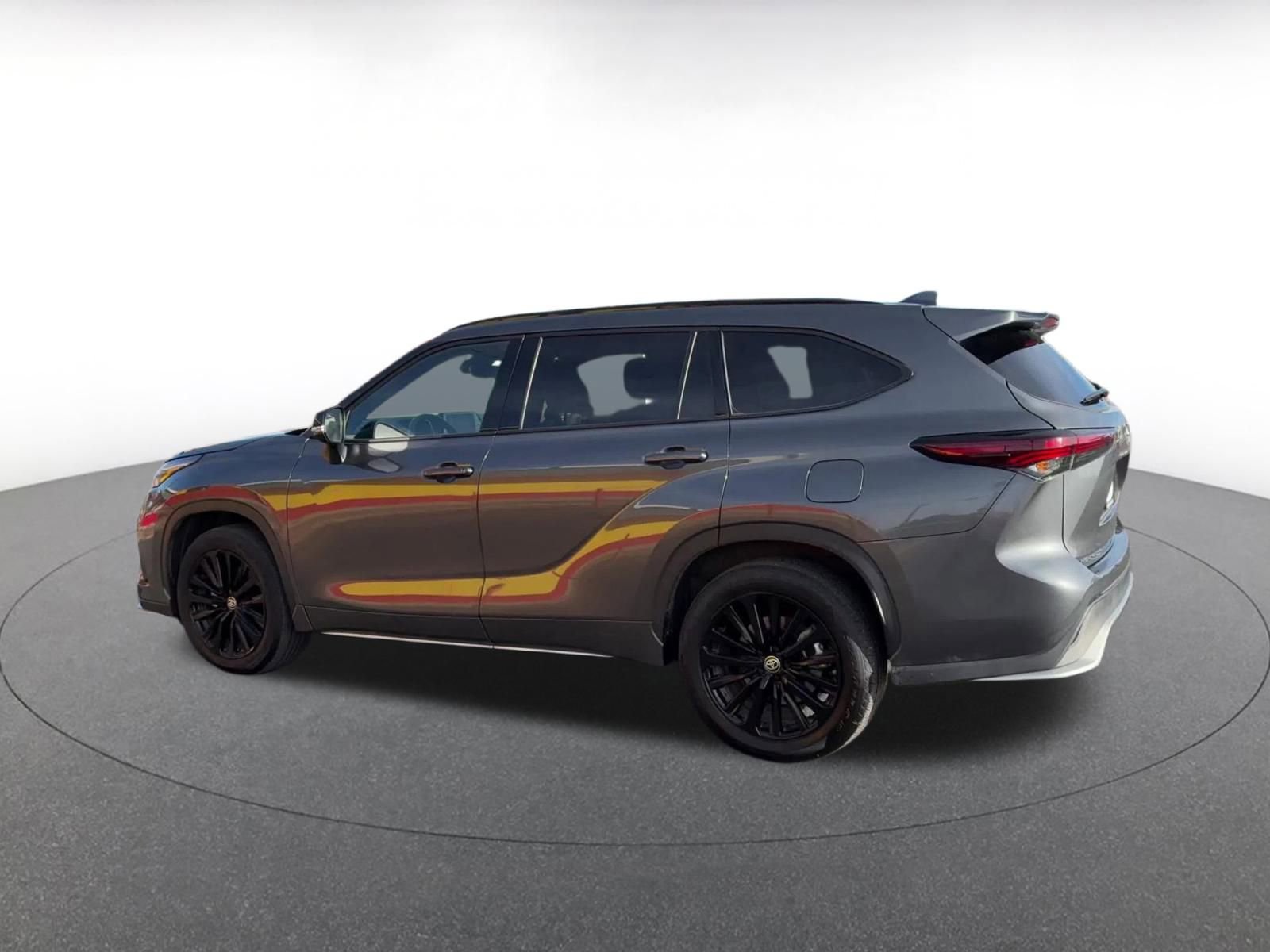 Used 2025 Toyota Highlander XSE image 10