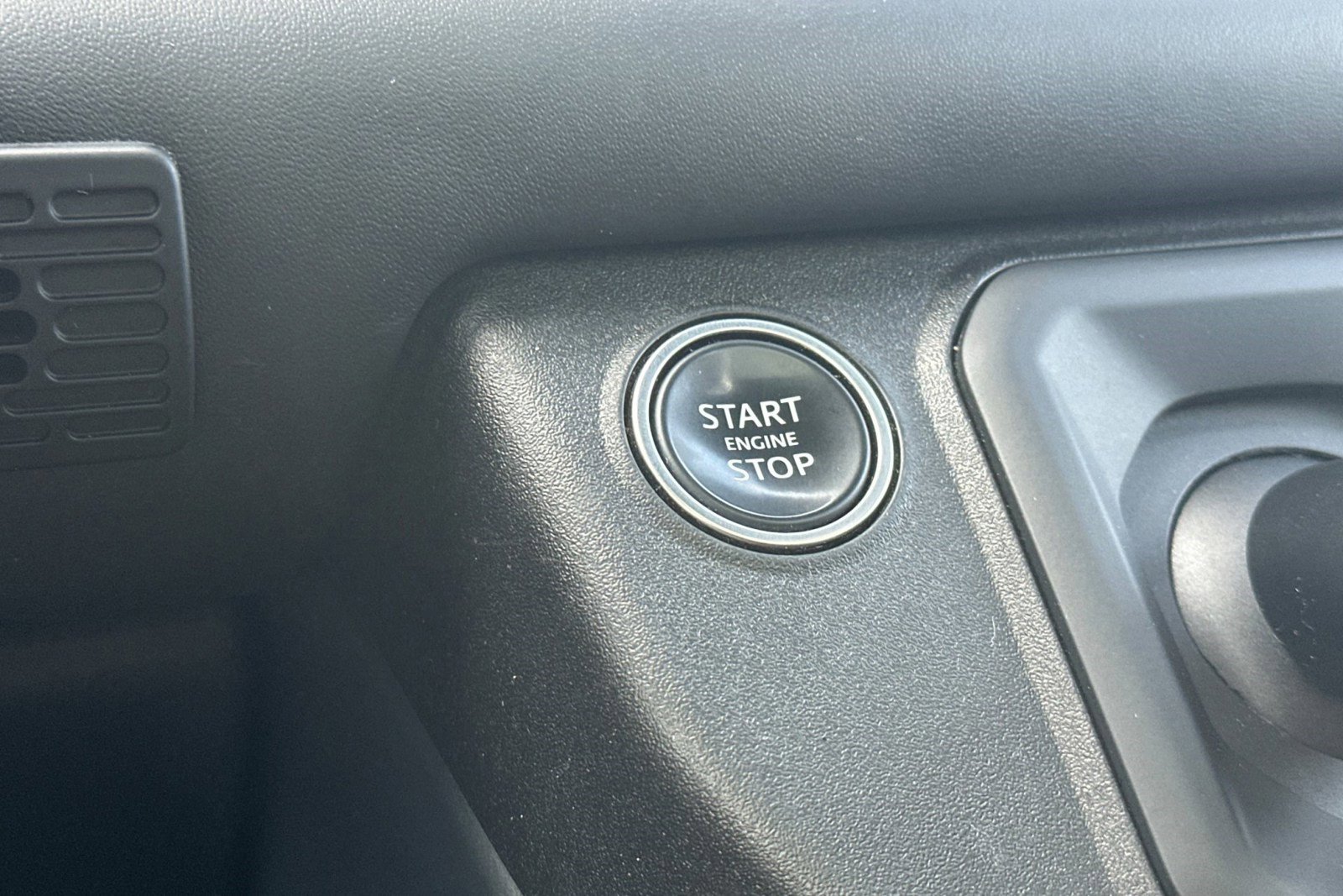 Used 2024 Land Rover Defender 110 X image 34