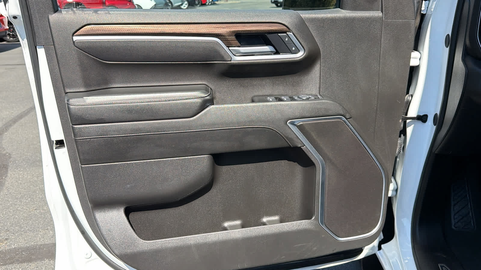 Used 2025 Chevrolet Silverado 1500 LT RWD image 23