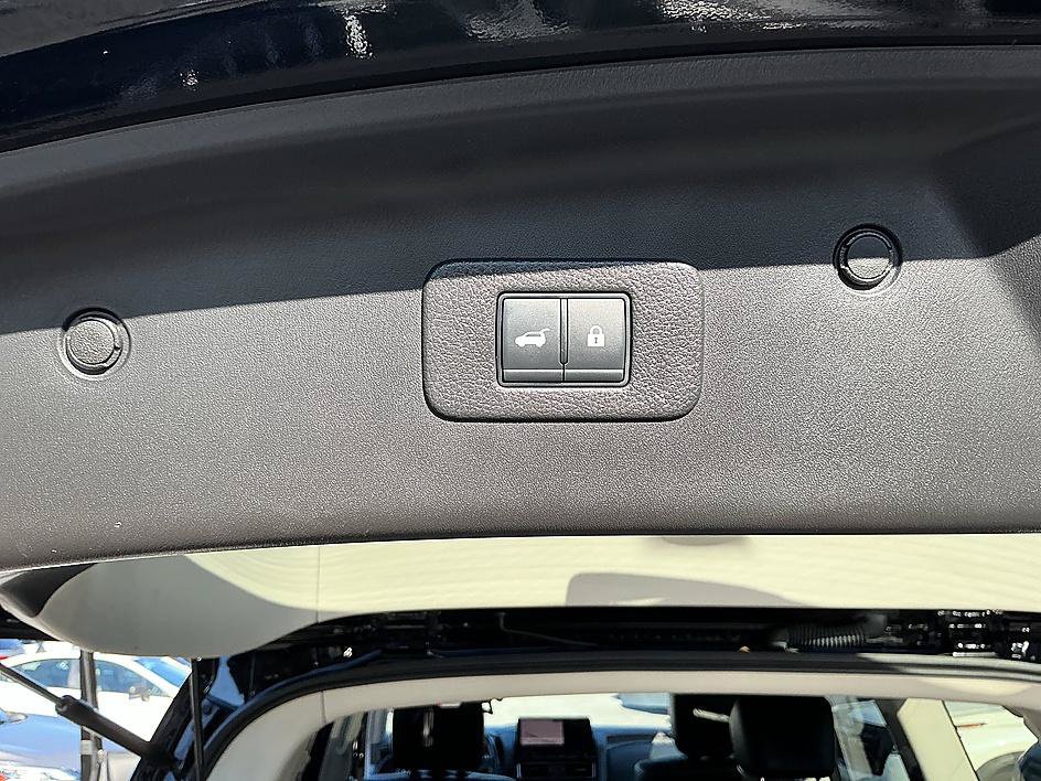 Certified 2023 Nissan Armada Platinum w/ Captain's Chairs Package AWD/4WD image 32