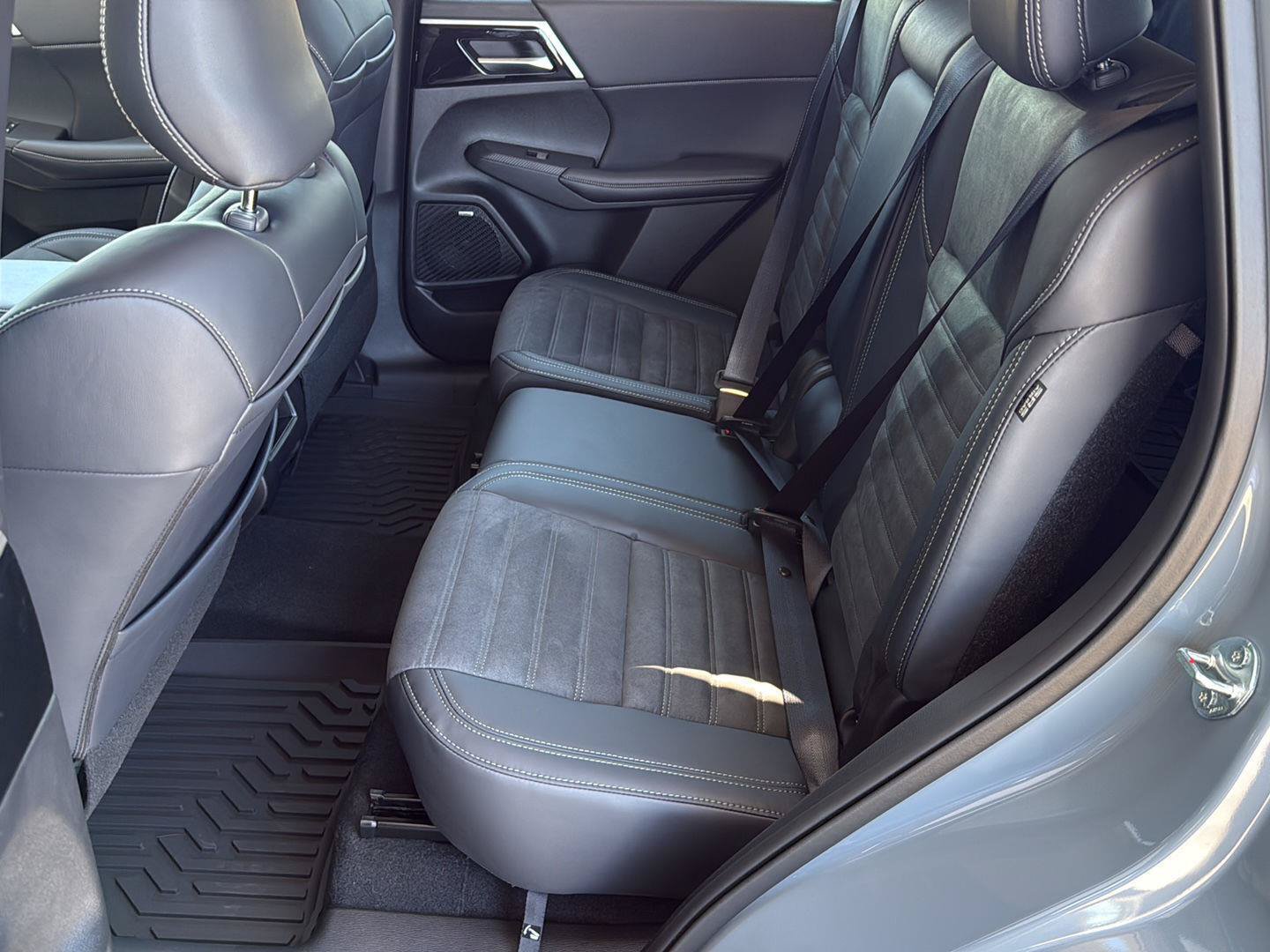 New 2026 Mitsubishi Outlander AWD image 28