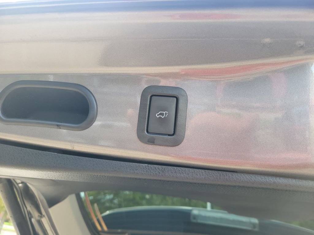 Used 2016 Toyota Highlander Plus FWD image 35