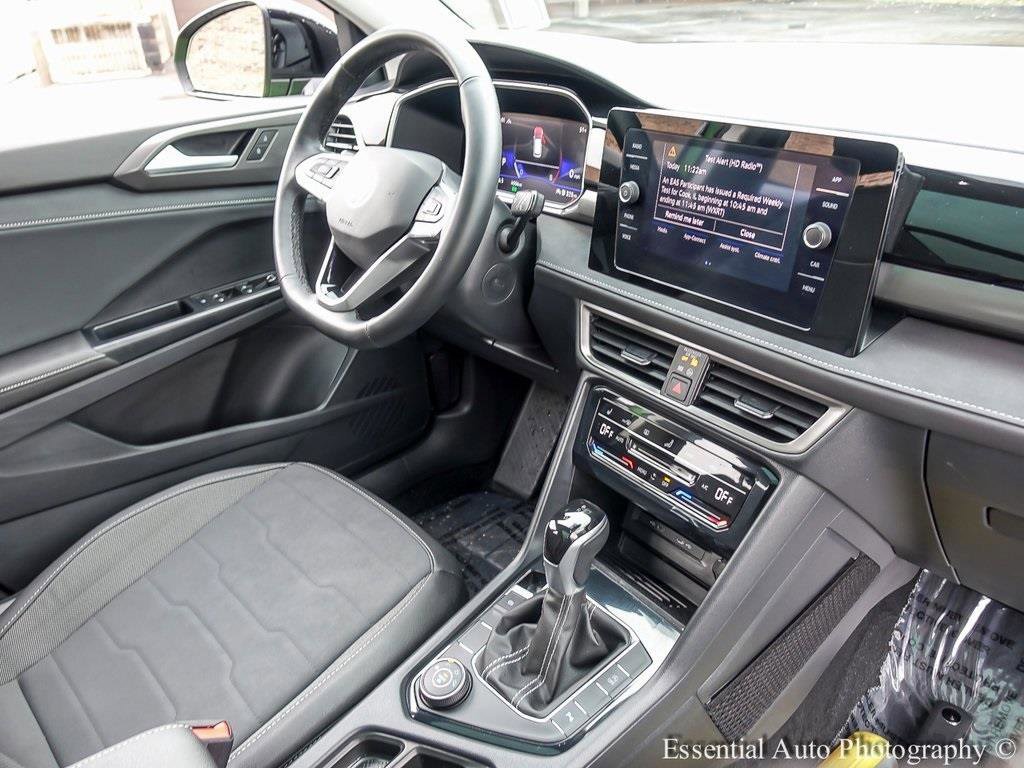 Used 2025 Volkswagen Taos SE image 26