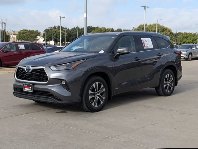 Used 2022 Toyota Highlander XLE AWD/4WD image 10