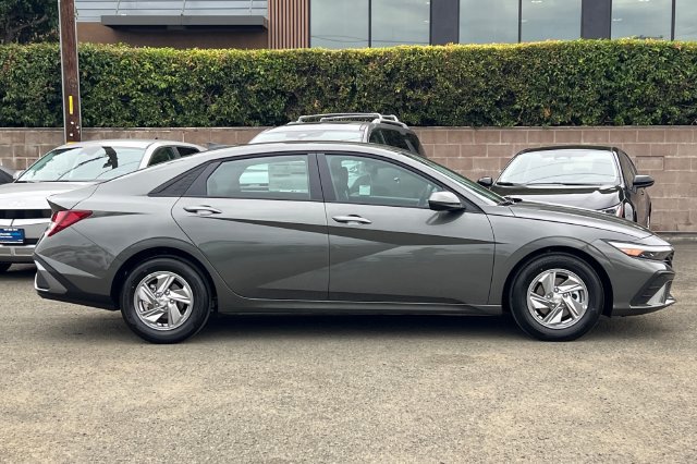 New 2026 Hyundai Elantra SE FWD image 5