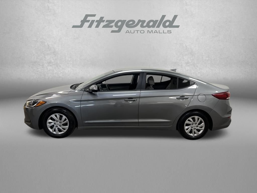 Used 2017 Hyundai Elantra SE image 2