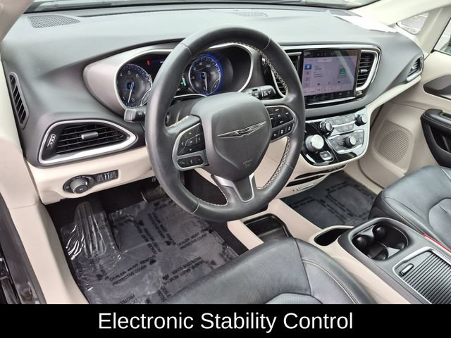 Used 2022 Chrysler Pacifica Touring-L FWD image 11