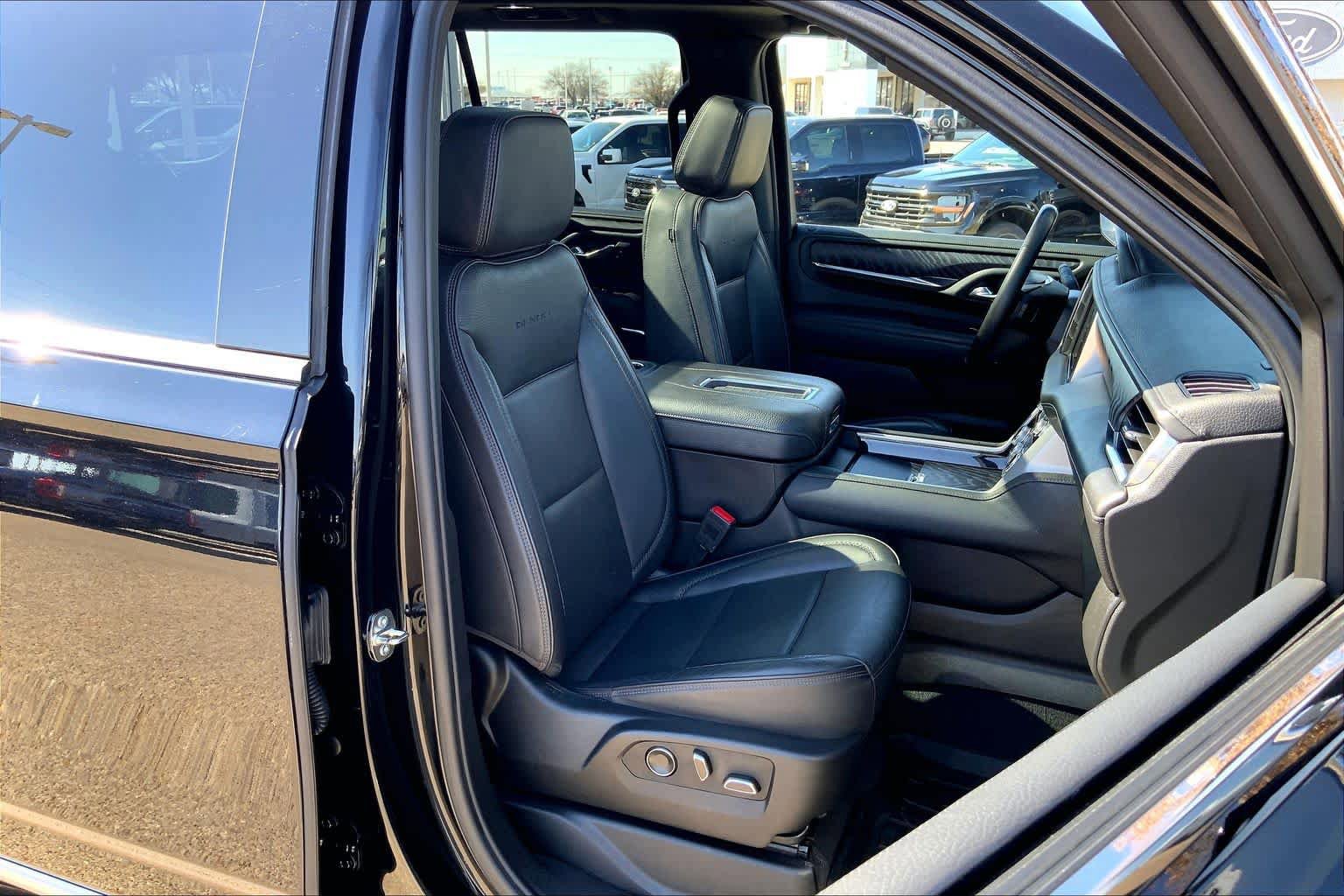 Used 2024 GMC Yukon Denali image 9