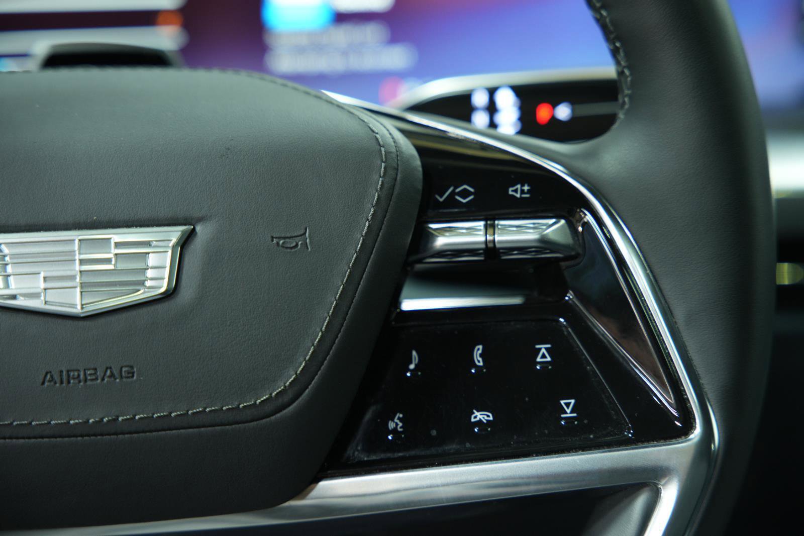 Used 2025 Cadillac Escalade IQ Luxury 2 w/ LPO, Premium Carpet Package image 36