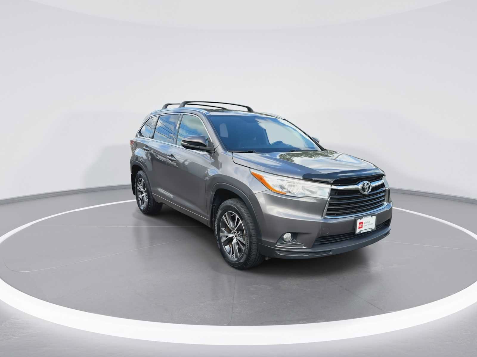 Certified 2016 Toyota Highlander XLE AWD/4WD image 2