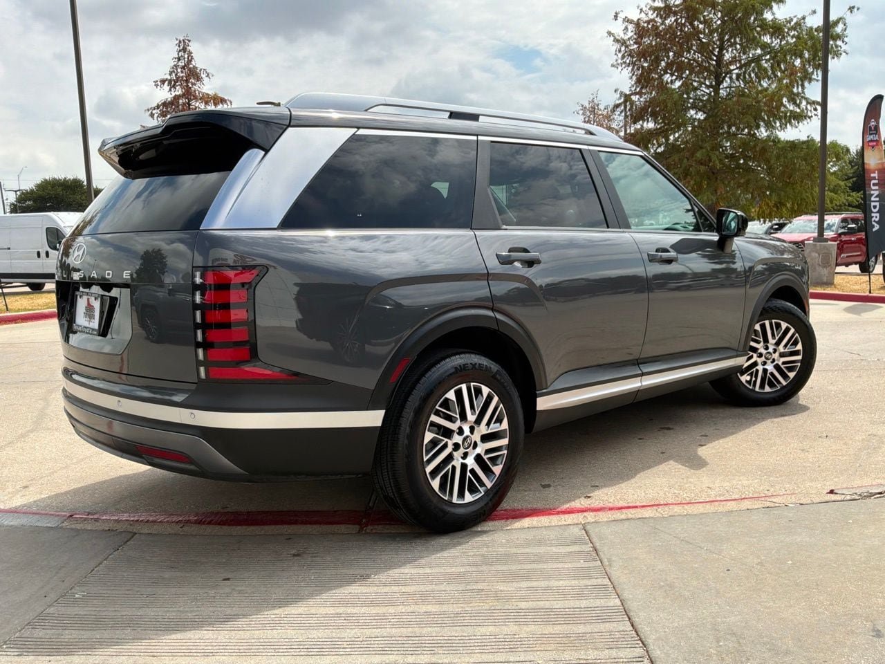 Used 2026 Hyundai Palisade SEL FWD image 6