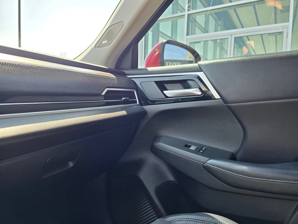 Used 2023 Mitsubishi Outlander 4WD Plug-In Hybrid image 26