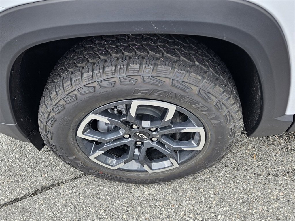 New 2026 Chevrolet Equinox ACTIV w/ Safety and Technology Package image 18