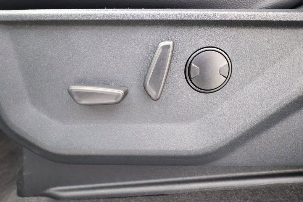 New 2026 Ford F350 Lariat w/ Black Appearance Package image 12