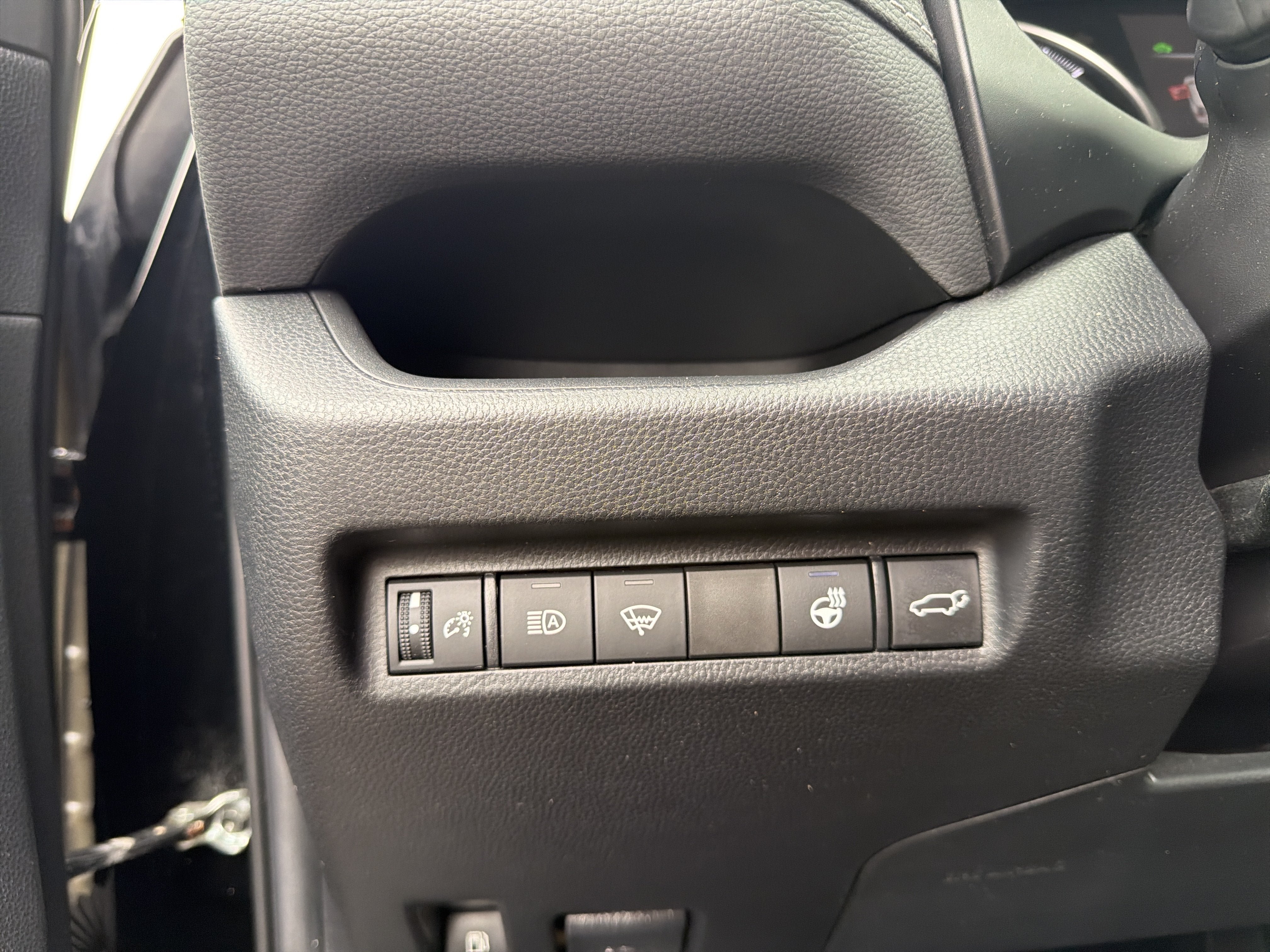 Used 2022 Toyota RAV4 XLE Premium AWD/4WD image 16