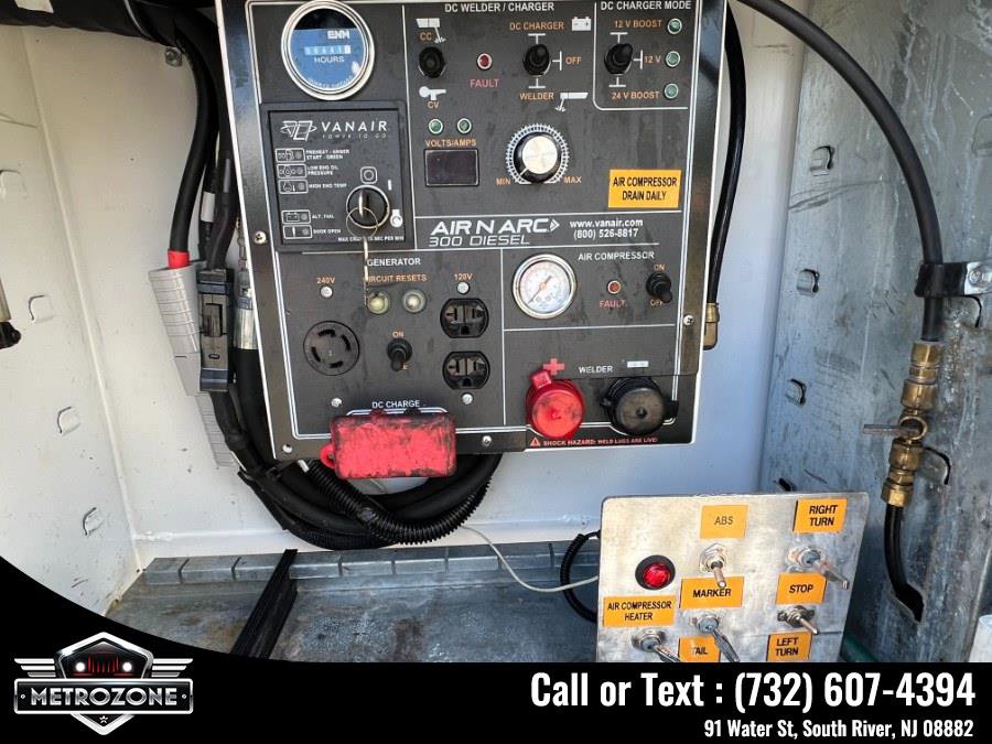 Used 2019 Freightliner Sprinter 3500 w/ Premium Package image 27