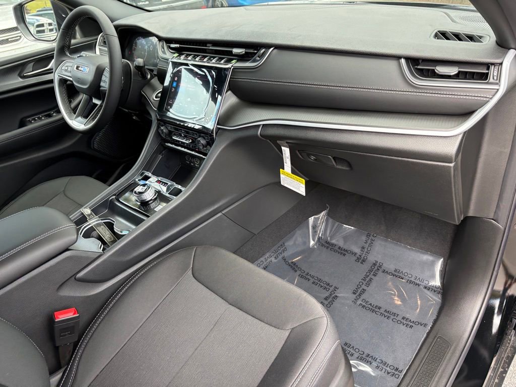 New 2025 Jeep Grand Cherokee Laredo X w/ Luxury Tech Group I image 29