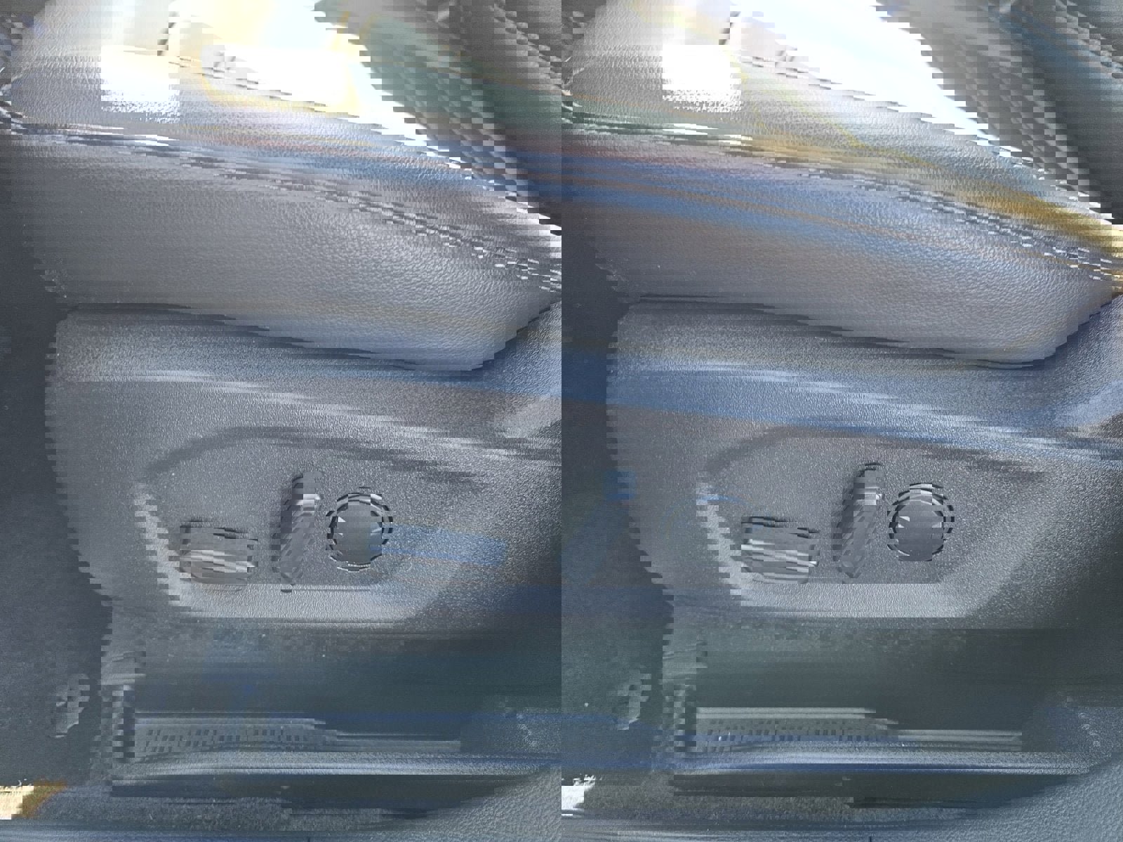 Certified 2024 Ford Edge SEL w/ Convenience Package image 12