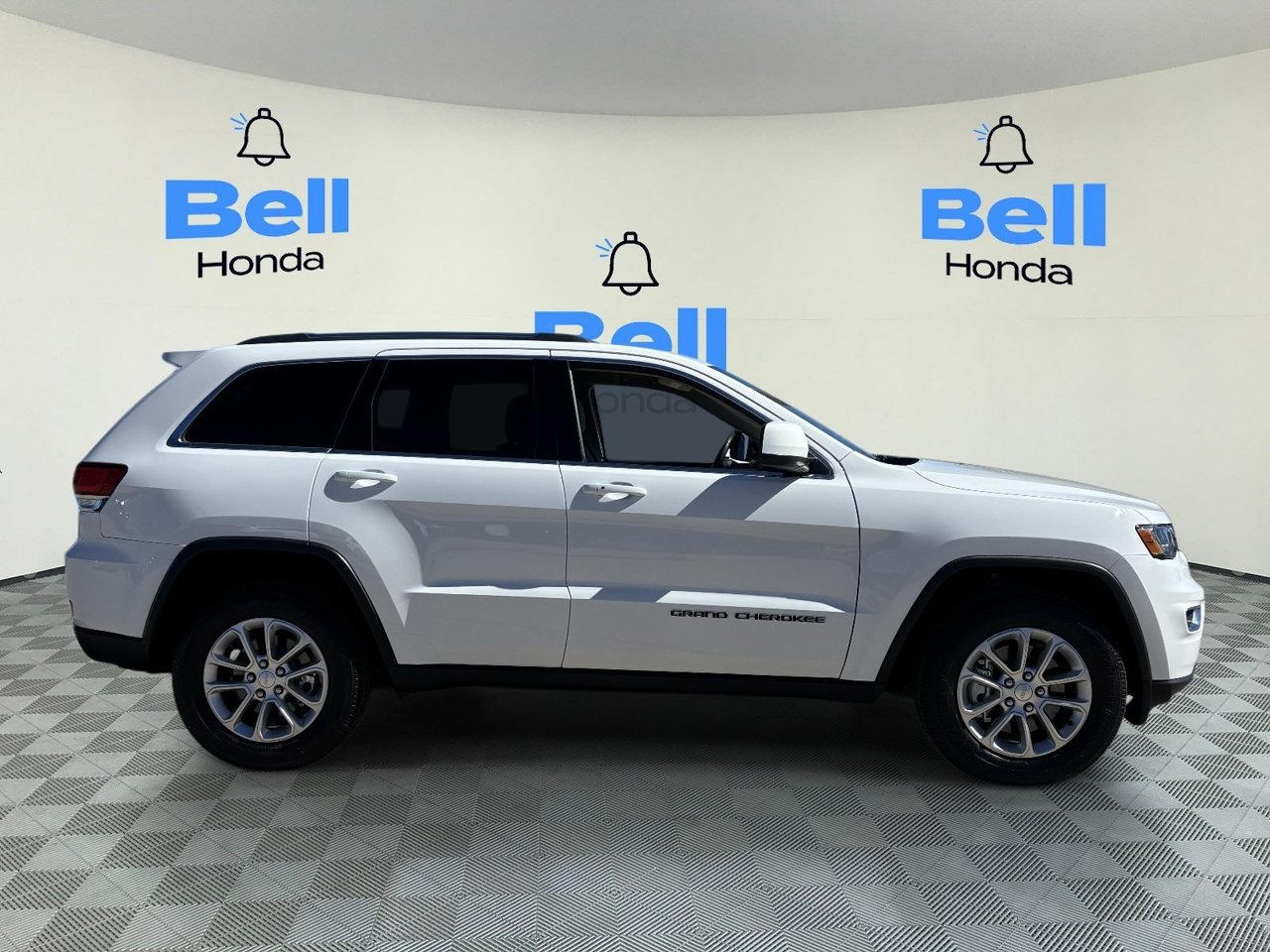 Used 2021 Jeep Grand Cherokee Laredo AWD/4WD image 5