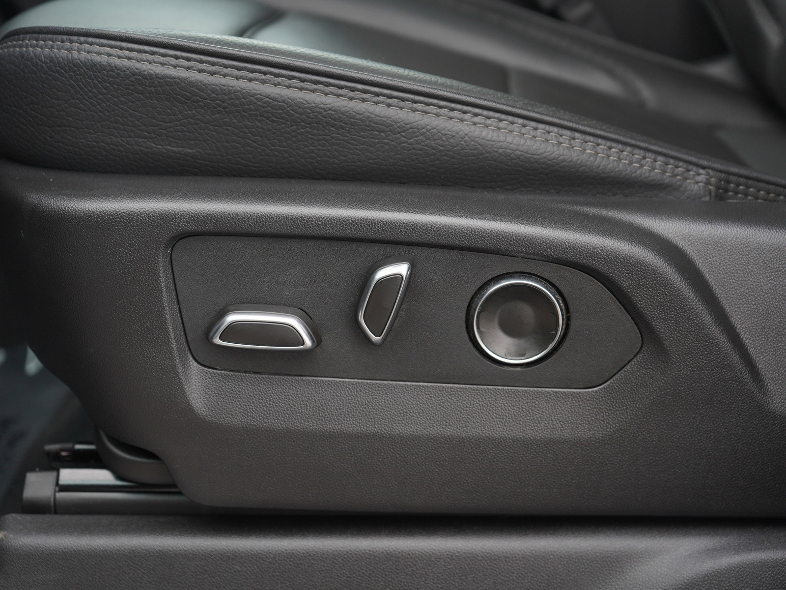 Used 2025 GMC Sierra 3500 Denali w/ Denali Reserve Package image 28