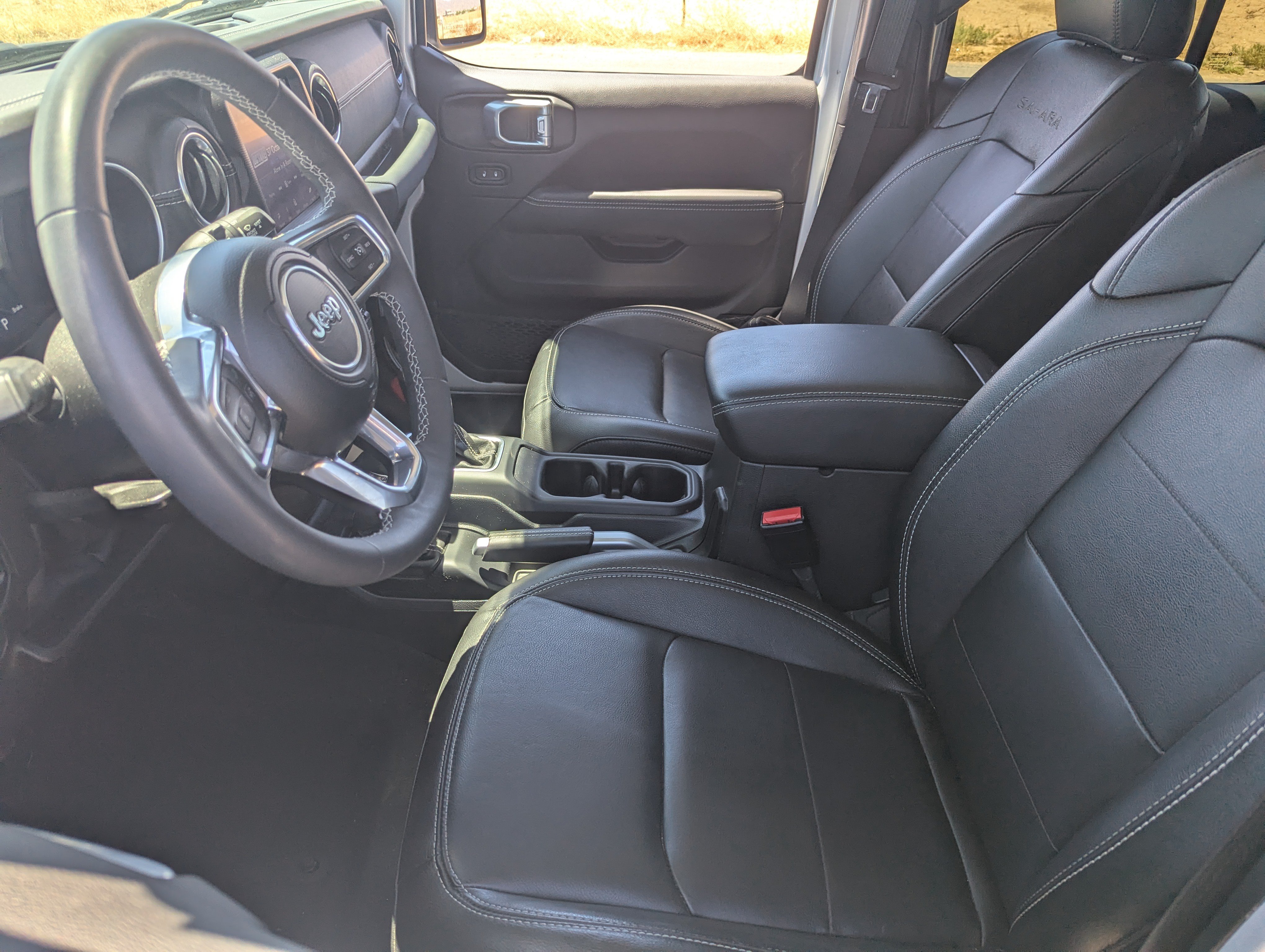 Used 2023 Jeep Wrangler Unlimited Sahara AWD/4WD image 19